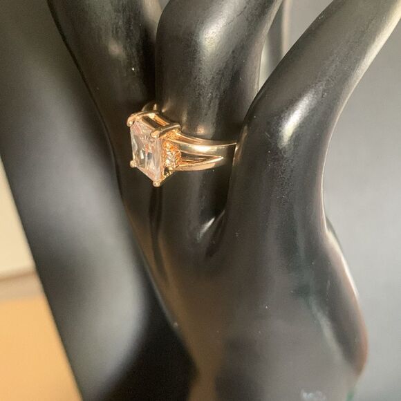 Beautiful Emerald Cut Clear CZ ring, Stamped - Picture 3 of 4